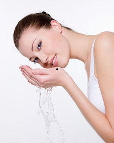 成人洗脸洗头护理视频,轻松掌握成人洗脸洗头护理技巧